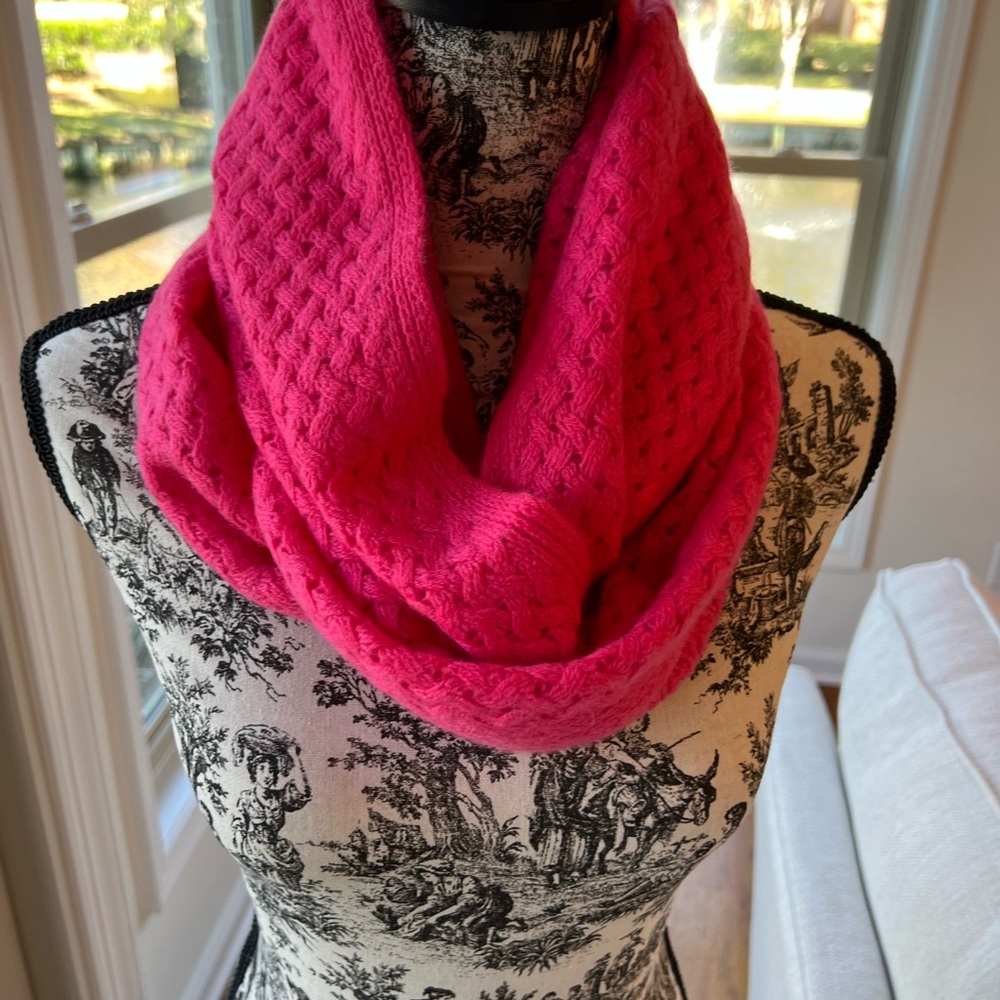 Isaac Mizrahi Vibrant Pink Knit Scarf cashmere hot pink